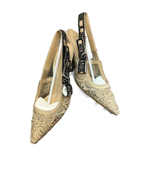 High-heeled lace shoes