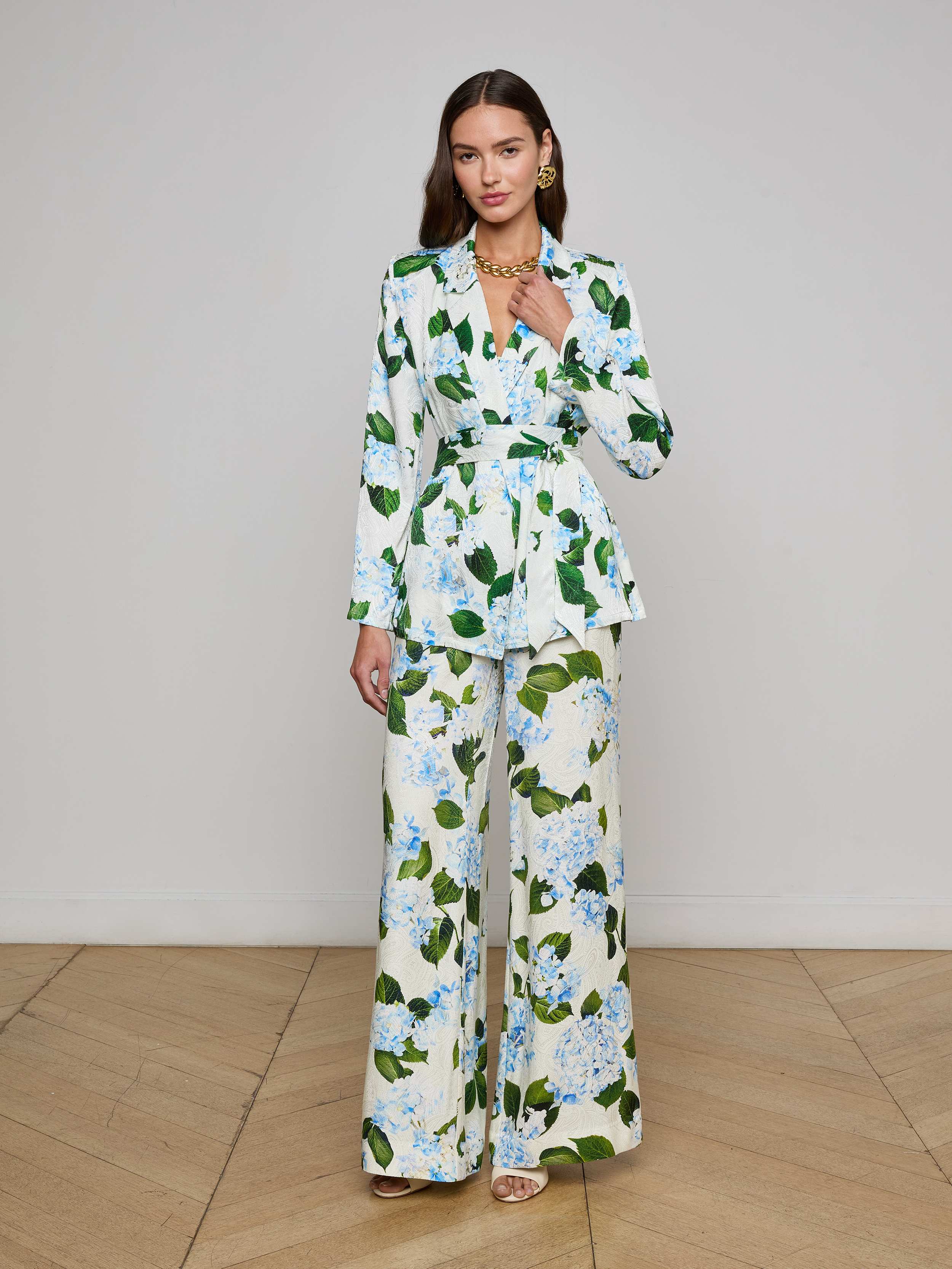 Ciara Satin Robe Top In Ivory/light Blue Large Hydrangea