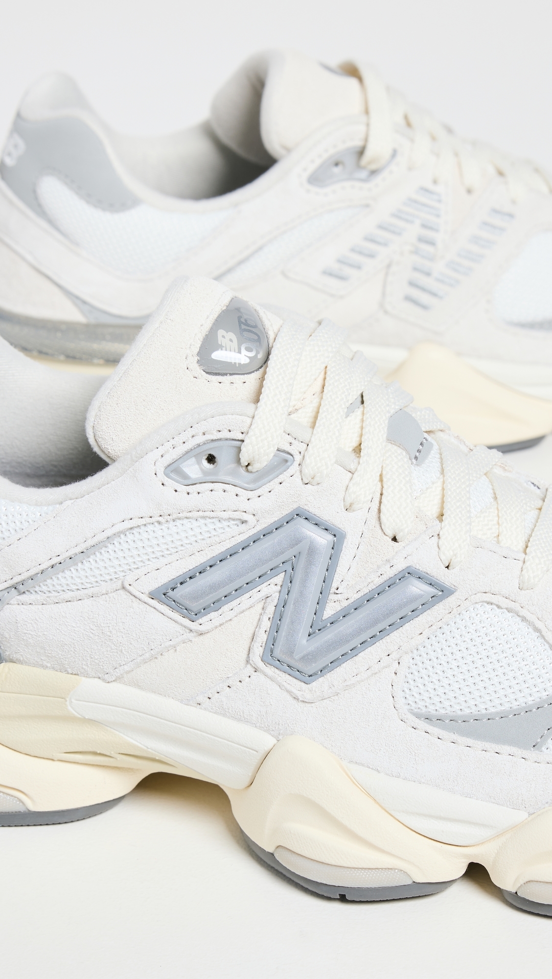 9060 Sneakers Sea Salt/Concrete/ Silver Met