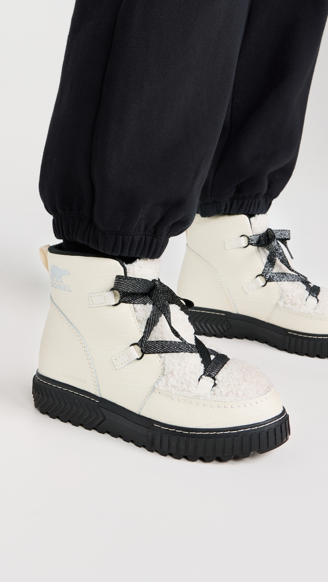 Ona Ave Alpine Boots Chalk/Black