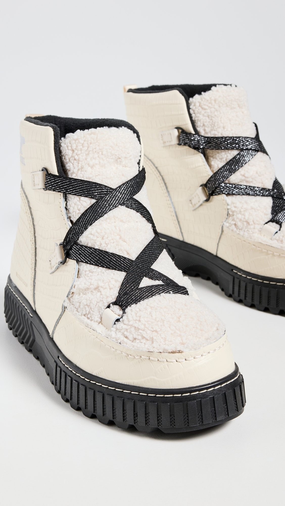 Ona Ave Alpine Boots Chalk/Black