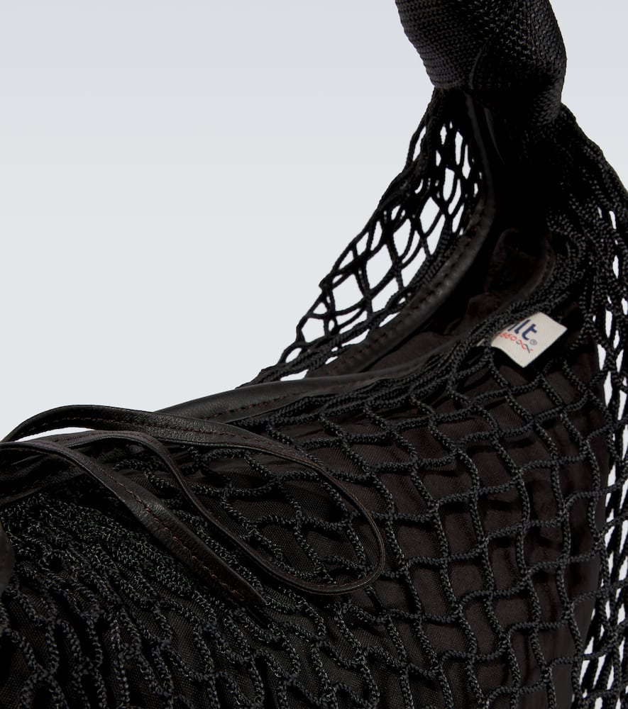 X Filt Croissant net shoulder bag